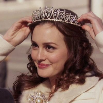 Fiel lectora de noche, estudiante de periodismo de día 📸✨ Solo quiero que los personajes que amo salgan de sus libros ✨
literary gossip💌