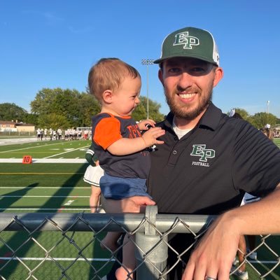 6th Grade Math Teacher at Oak Lawn-Hometown Middle School in @OLHD123; Frosh/Soph DBs Coach for @EPCHSFootball; Alumnus of @SaintXavier & @StRitaHS