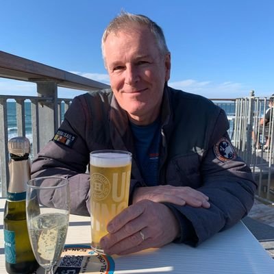 Music loving, vinyl hunting Chelsea fan 😎🎸⚽️
Volunteer at Cotswold Hospital Radio and at The Cotswold Listener🎙
Health and Safety Officer at National Star⭐