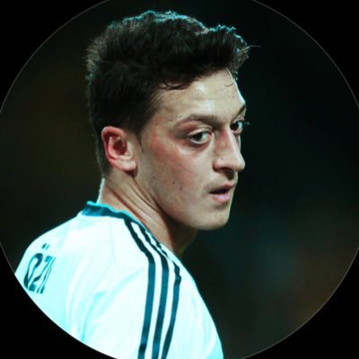 مهتم بكُل تفاصيل كُرة القدم . مُحلل 📊 . وغالباً مُشجّع . ريال مدريد والباقي حياد 🤍
