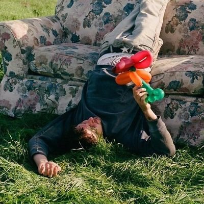 i'm insane about the bands and artists i like here. dm for main i'm usually not very active here