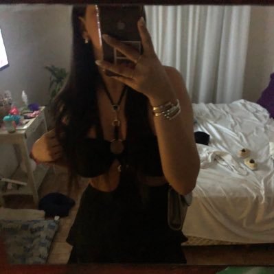 constimendez's profile picture. 🧝🏽‍♀️🌙✨🧚
