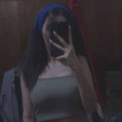 iamcurlyperson's profile picture. 20 +1