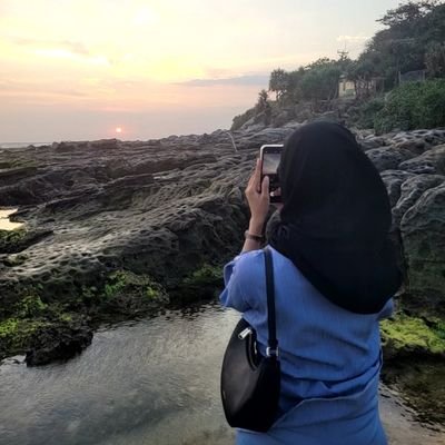 Erdinaherliani's profile picture. Hidup bukan sekedar tentang uang, tapi segalanya butuh uang😎