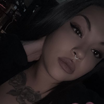 tishhhh666's profile picture. 👌🏾🤞🏾🖤👩🏾‍❤️‍👨🏽👩🏽‍🍼🏥🎥🔮🎶🎼💃🏽🧑🏽‍🍳🧼👻🍻🍾