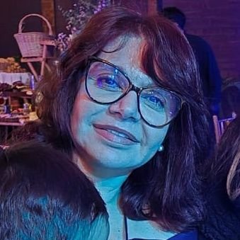 Abogada, periodista y madre... fanática  del progreso y la transparencia.