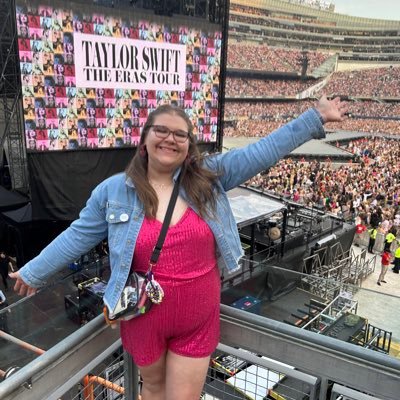ME! slander will not be tolerated! waiting to hug @taylorswift13 ✨TN noticed 7x✨
