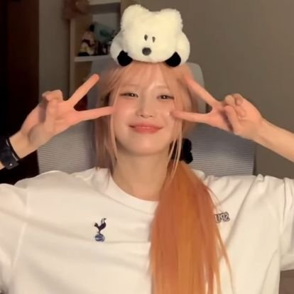 Spurs and Kpop fan. I like a lot of groups. I talk about football. I repost a lot (sorry)