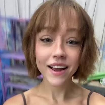 NicholeSab32472's profile picture. 
