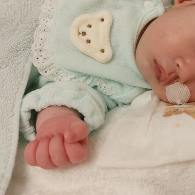 2024年6月に38w0dで男の子を計画無痛分娩で出産→#重症新生児仮死 #低酸素性虚血性脳症 MRIで大脳基底核と大脳深部と大脳脚に損傷の所見あり #嚥下障害 #ウエスト症候群 #医療的ケア児 #重症心身障害児 #重度脳性麻痺 #胃瘻 #気管切開 🧸母は精神科に通院中