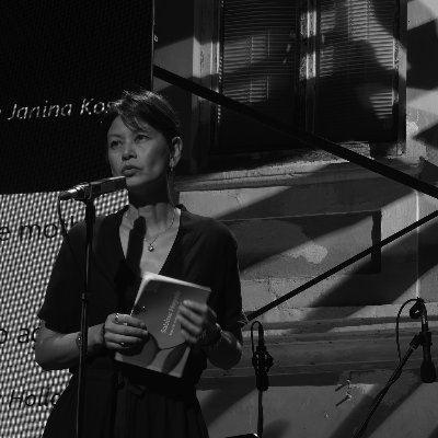 French novelist, poet, translator (Anne Sexton, Gwendolyn Brooks, Ilya Kaminsky, Diane Seuss, Ada Limón...)
Author of Speaking Skin, among other titles.