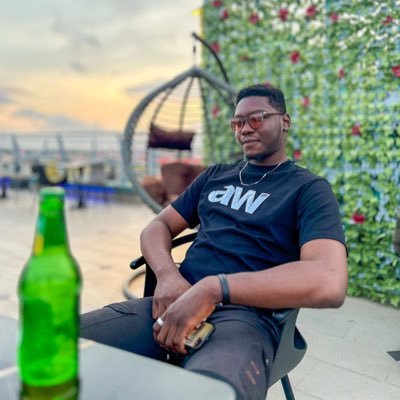 Really friendly, cool and social Loves sports, basketballer🏀| Bucks🏀 and Manchester United ⚽️