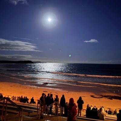 aqilahmni's profile picture. The moon is beautiful, isn’t it?