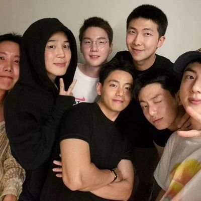 40yo | NSFW | OT7 | I create & edit books as a hobby. Fic reader and fanart enthusiast, I don't talk much tho...