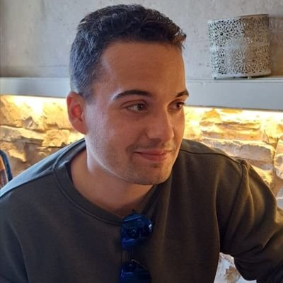 26. Soria. Sevillista. Profesor de Primaria. Creaba contenido pero ahora solo observo. Escribo sobre fútbol, videojuegos y actualidad.