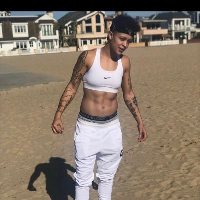 kianathompson12's profile picture. beauty in the struggle but the pain is all i know 🦍🔱