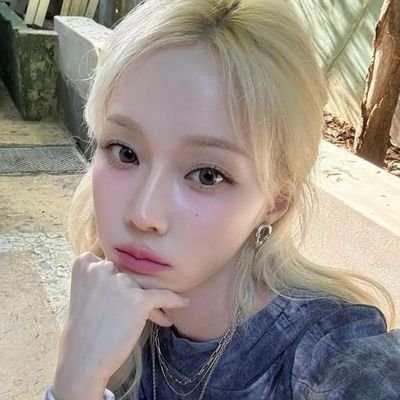 melonarin's profile picture. she/they ⭑ keekeeing down the drain (,: