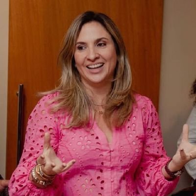 JenniferAn89689's profile picture. Works at Self employed ( Real estate)