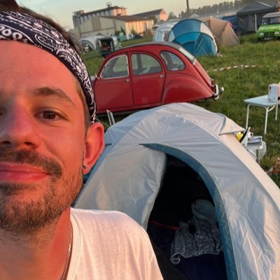 Il/lui 🇫🇷🏳️🌈 Directeur Général dans le Médico-Social. La vraie générosité envers l'avenir consiste à tout donner dans le présent!
