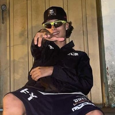 ellsantig's profile picture. 