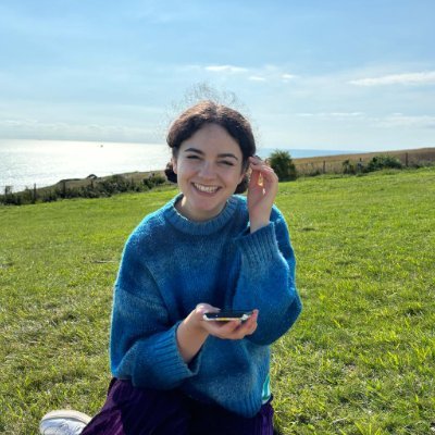 the busiest witch in show business • commissioning editor @headlinepg • also @themothmagazine • ocean's 8 (2018) best film ever made • she/her