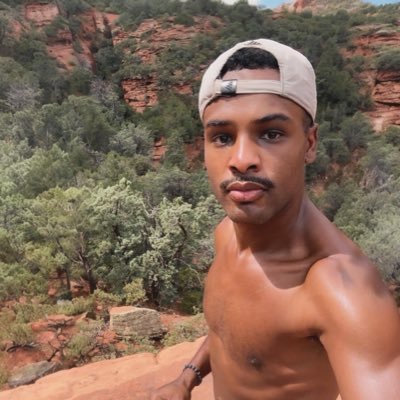 REGISTER TO VOTE 🇺🇸👇🏾 ♍️ ✊🏾🌈
