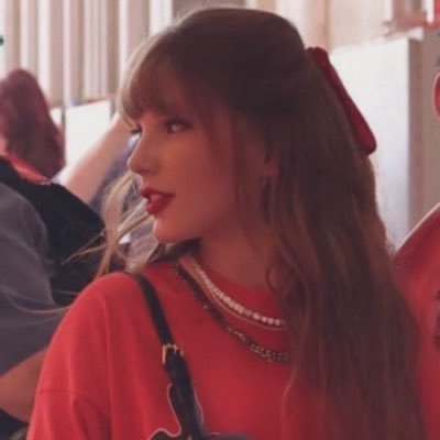 this is me trying to write a bio | ohhhhh twenty-five years old | eras Philly N2 | hslot ‘21 x2 | she/her