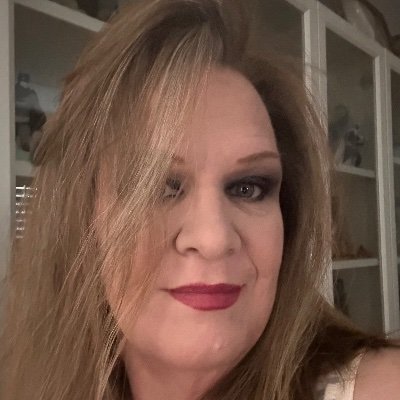 Wife, Mother, Friend. Cancer survivor and concert goer. *All videos recorded by myself - I claim no rights to any of the music or songs!