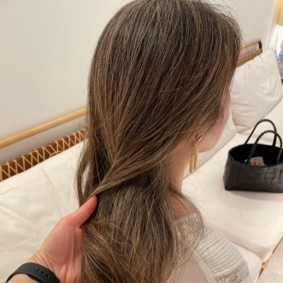 Lita751263's profile picture. アラカンにして人生の迷子。最近は資産運用で豊かな将来を築く事に取り憑かれてます。