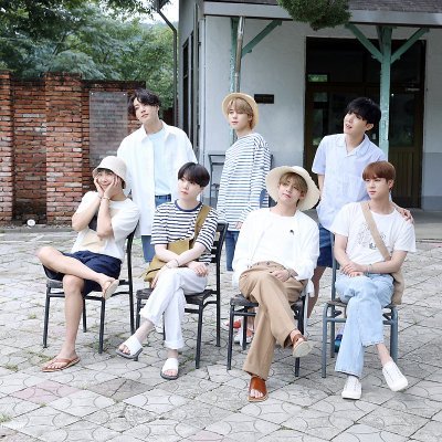 runbts61300's profile picture. BTS💜
하이브사옥 앞에서 봄날 카페를 운영합니다
@bomnalcafe