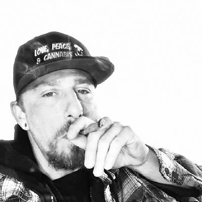 Marijuana Lover 20 Year Hobby Grower Living in a Country where the Weed Laws don't Love Me. There's always Hope for Change in the future, though 🤞🏻💚😊