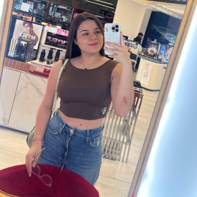 aguimajo1's profile picture. No sirve mucho la riqueza en el bolsillo cuando hay pobreza en el corazón