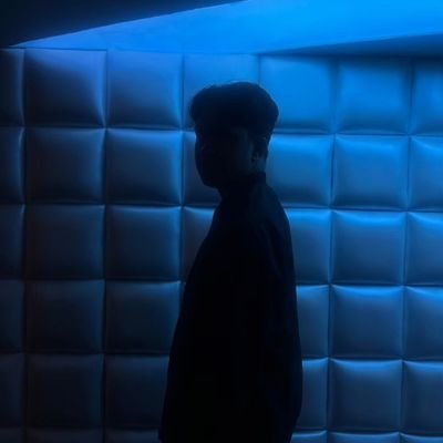 bretinvoker's profile picture. rossoneri blood flowing in my veins.