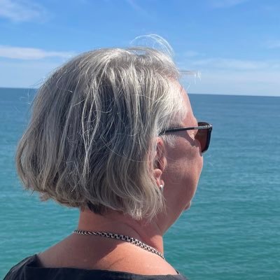Koordirigent knalgroen nieuwsjunk feministe progressief milieubeschermster klimaat fibromyalgie ME/CVS HSP zwerfie anti agro-industrie #NietInMijnNaam