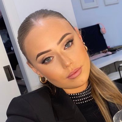 Robynmsocials's profile picture. CREATIVE STRATEGIST🫧 Content for Brands📷 (that converts😉) Social Media Manager robynmsocials@gmail.com