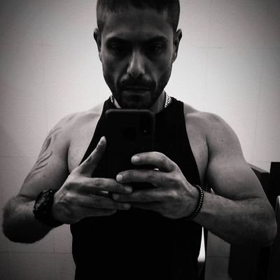 Profesional en gastronomía, chavista de corazón, amante de la justicia 
No me hables mal de Chávez