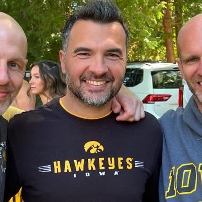 Father, refugee/immigrant, Balkan boy, Hawkeyes enthusiast and a Bears fan, 🏖️ 🌊 #NoleFam, NBA