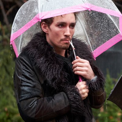 Ree263100819618's profile picture. UX/UI designer fueled by memes, caffeine, and deep dives into endless info rabbit holes