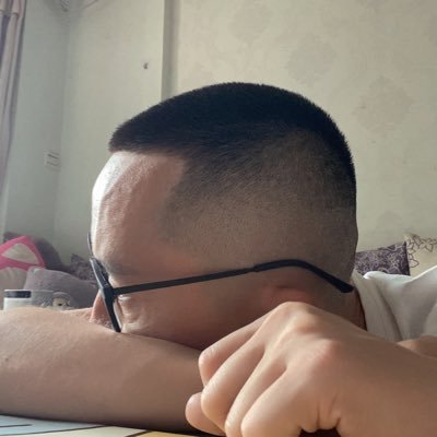 【性癖下贱,性格强势】来这里为的就那么一点点虚荣心和情绪价值! 私信都会看, 不回复无意义私信