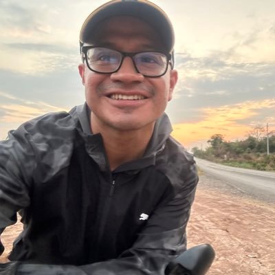 L_Sarango's profile picture. Me encantó Yo, la música 🎶, el fútbol ⚽, viajar y disfrutar cada momento. Hoy, disfruta el momento 🔴