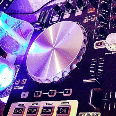 usamimi_pink33's profile picture. 雑多垢。音楽、ブランデー、無機質なデザイン、軽さと重さの対比、突然の変化球、くだらないジョークが好き👨🏼‍🚀🚀🌍🌃（現在インスタ国のオタ垢州に移住✈️＆ついったー猛練習⇒コツを掴んで新垢に移住✈️）