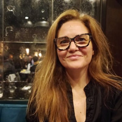 Productora.12 años como redactora web en telefenoticias. Coautora de “Al taco.Historia del rock argentino hecho por mujeres.