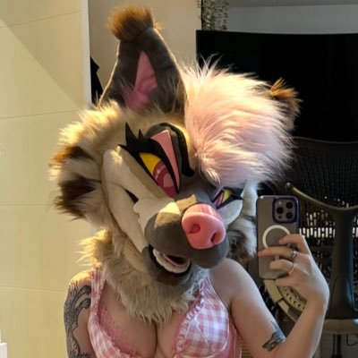 🥩 Hi, I’m carcass the hyena!! 💕✨ suit by @thatsfurredup 🐕 Main acc: @ShuckHyena ✨ (previously yuzu) 🔞