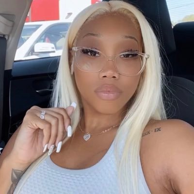 Nayyyy19's profile picture. IG:Nayylanii_ 🖤