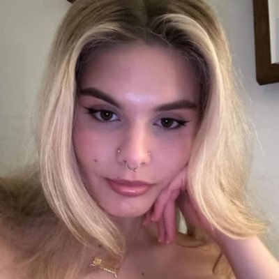 International Dominatrix. Pansexual content creator . Lover of latex & all things Sharp Links seeking to try out some nasty fantasies with the right one