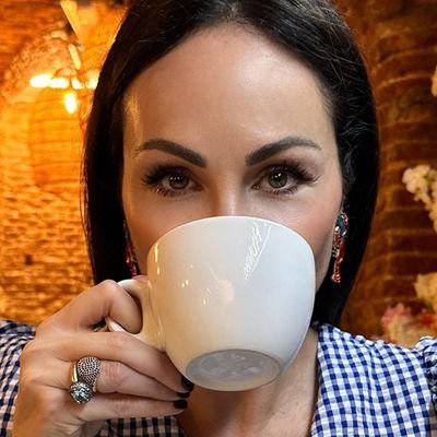 Siguiendo las palabras de Ana María:
la esmeralda es lo último que se pierde.