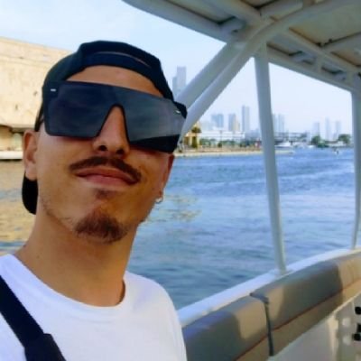 Papá de Wak'a y Maïa 
🎵🐕🍀👌