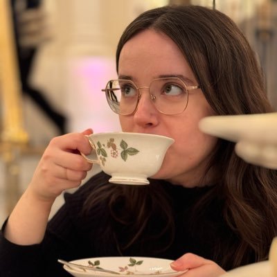 chloe_isreading's profile picture. 23 - she/her