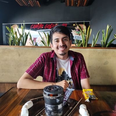 27. Humano en proceso.
Aspiraba a ser ajedrecista e historiador. Ahora soy un arquitecto en constante proceso y catador de música en ratos libres. Urbanismo.