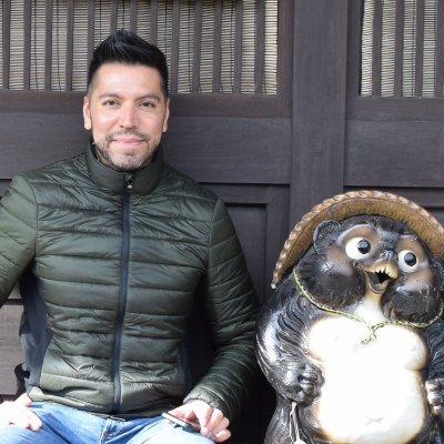 Editor en el periódico AM en León, México. Periodista musical en Guanajuato desde 2003 y corresponsal de la revista Pro Ópera.
